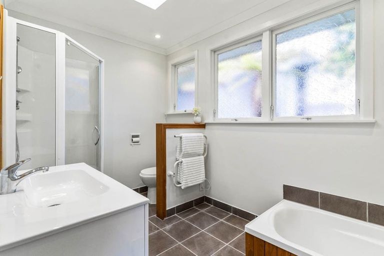 Photo of property in 9 Merchant Avenue, Te Atatu South, Auckland, 0610