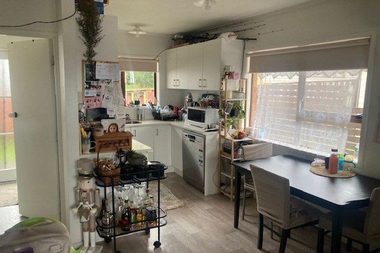 Photo of property in 47a Sherwood Avenue, Te Atatu South, Auckland, 0610