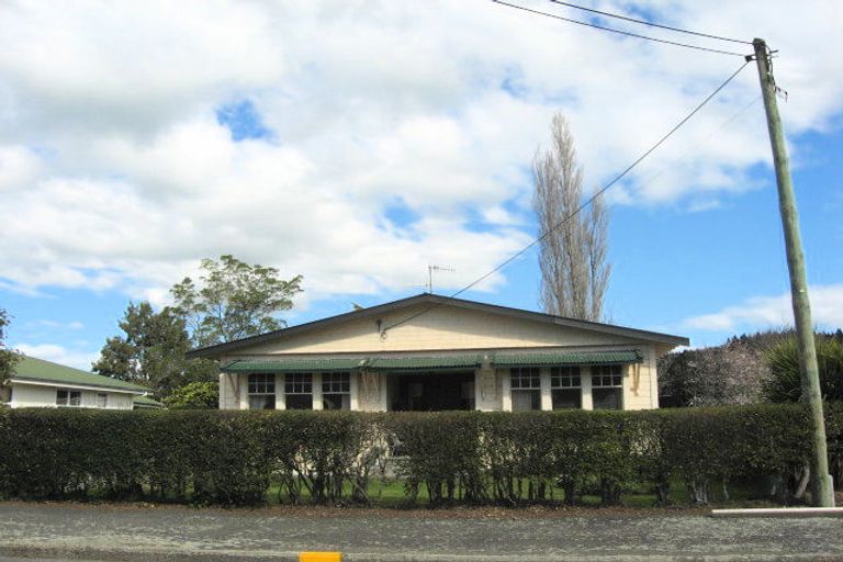 Photo of property in 21 Ruataniwha Street, Waipawa, 4210