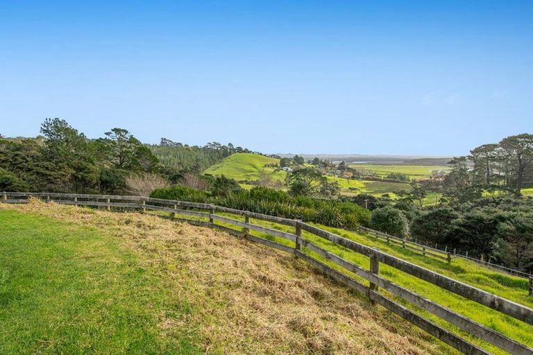 Photo of property in 4 Ferngully Road, Helensville, Kaukapakapa, 0871