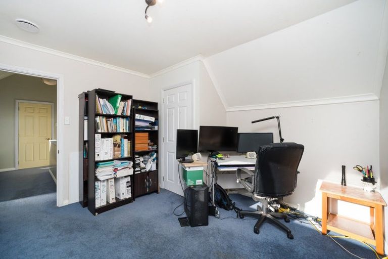 Photo of property in 15 Rothesay Place, Highbury, Palmerston North, 4412