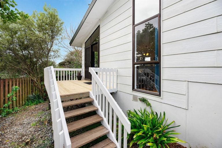Photo of property in 20 Hassan Drive, Massey, Auckland, 0614