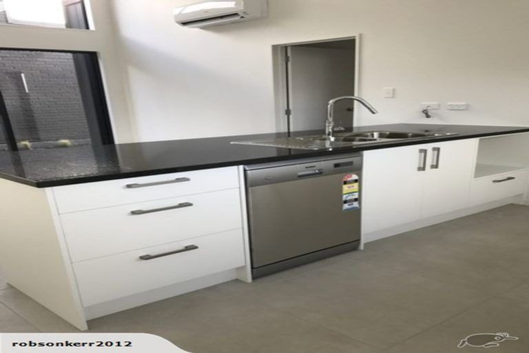 Photo of property in 15 Lieutenant Lane, Papakura, 2110