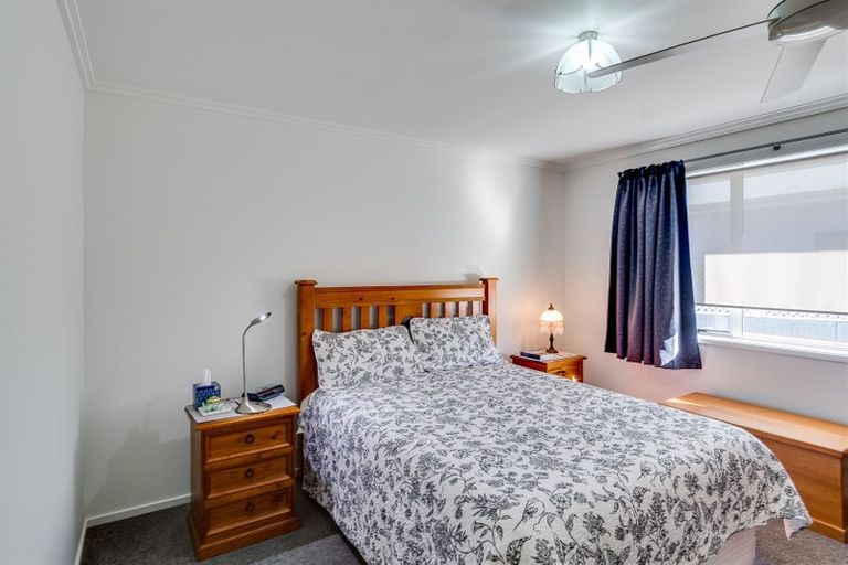Photo of property in 1 Cambridge Terrace, Taradale, Napier, 4112