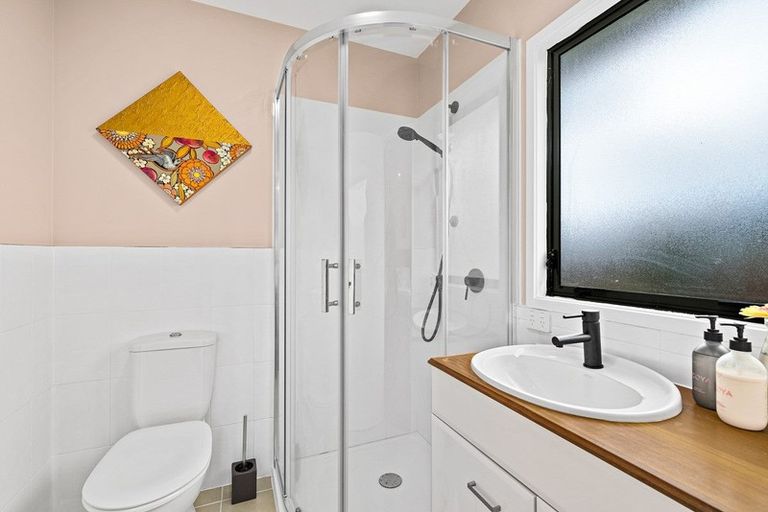 Photo of property in 8 Lasque Place, Glen Eden, Auckland, 0602