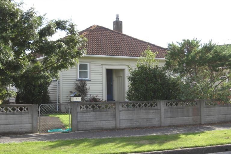 Photo of property in 27 Hall Crescent, Epuni, Lower Hutt, 5011