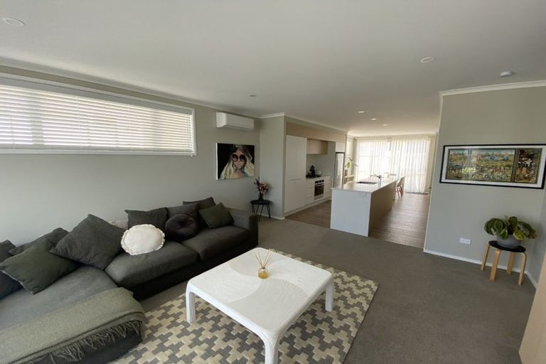 Photo of property in 79 Karepiro Drive, Stanmore Bay, Whangaparaoa, 0932
