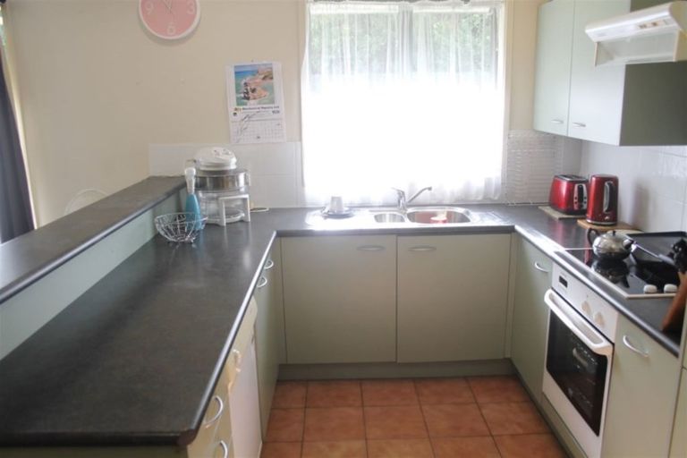 Photo of property in 100a Lincoln Park Avenue, Massey, Auckland, 0614