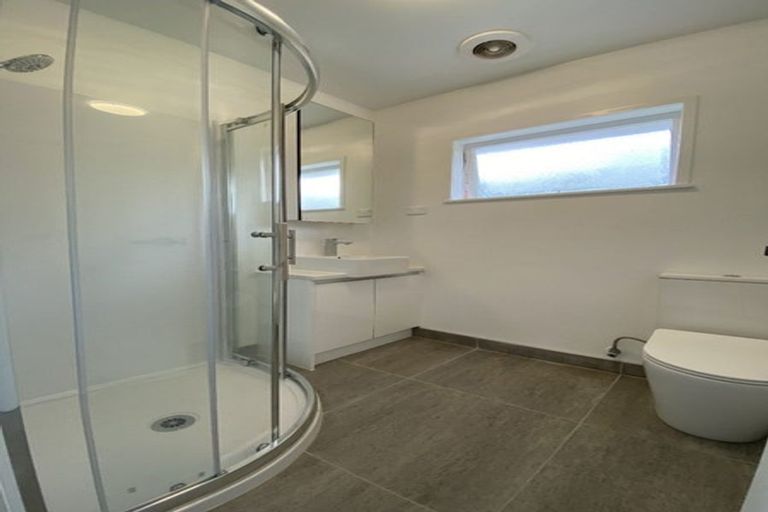 Photo of property in 1/55 Ayton Drive, Totara Vale, Auckland, 0629