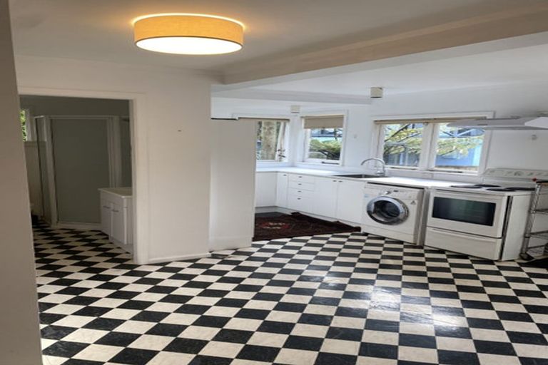 Photo of property in 43 Standen Street, Karori, Wellington, 6012