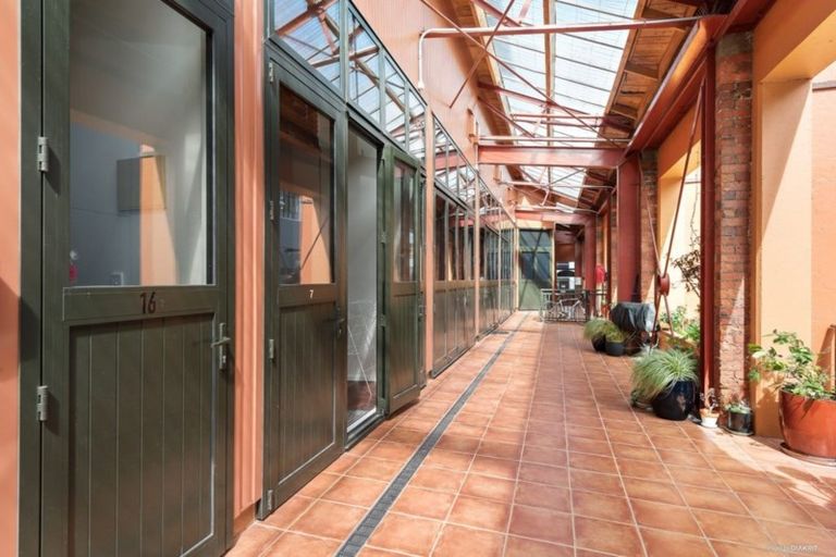Photo of property in Courtenay Mews Apartments, 16/14u Alpha Street, Te Aro, Wellington, 6011