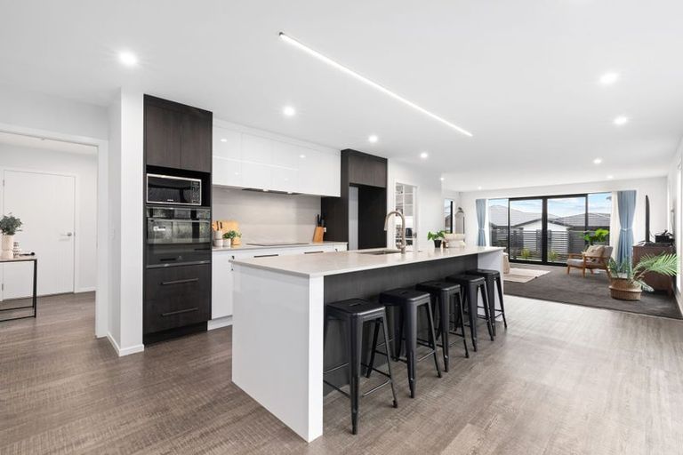 Photo of property in 2b Kaiaho Close, Aotea, Porirua, 5024