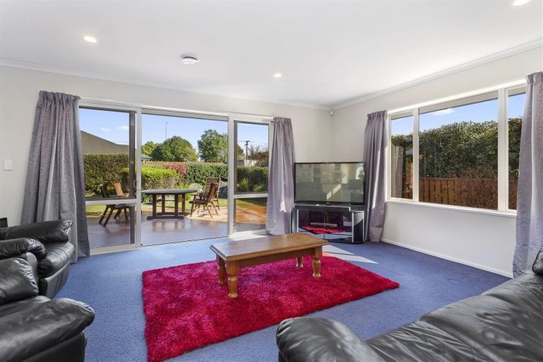 Photo of property in 4 Harrod Place, Rangiora, 7400