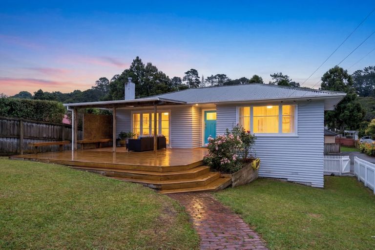 Photo of property in 52 Woodside Road, Massey, Auckland, 0614