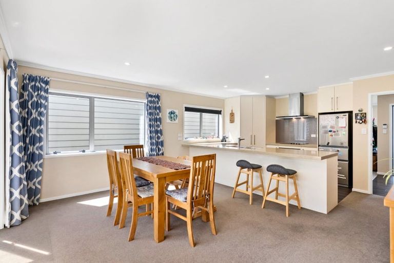 Photo of property in 1 Chalfont Road, Silverstream, Upper Hutt, 5019