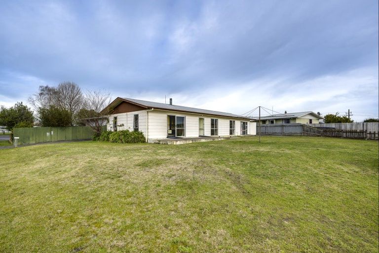 Photo of property in 2 Lander Place, Flaxmere, Hastings, 4120