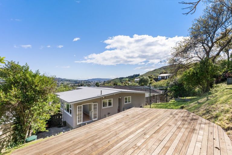 Photo of property in 16 Spicer Place, Tawa, Wellington, 5028