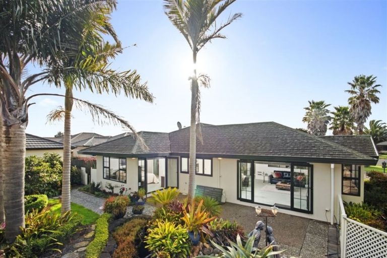 Photo of property in 1 Cloverlea Place, Pukekohe, 2120