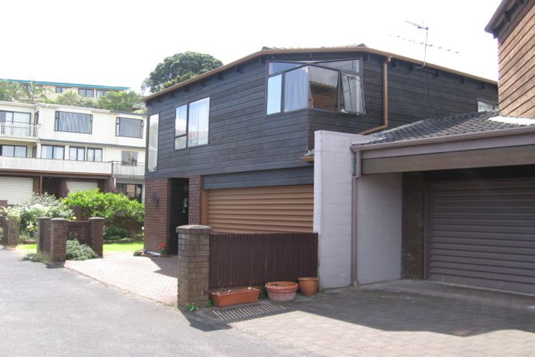 Photo of property in 3/28 Manly Esplanade, Browns Bay, Auckland, 0630