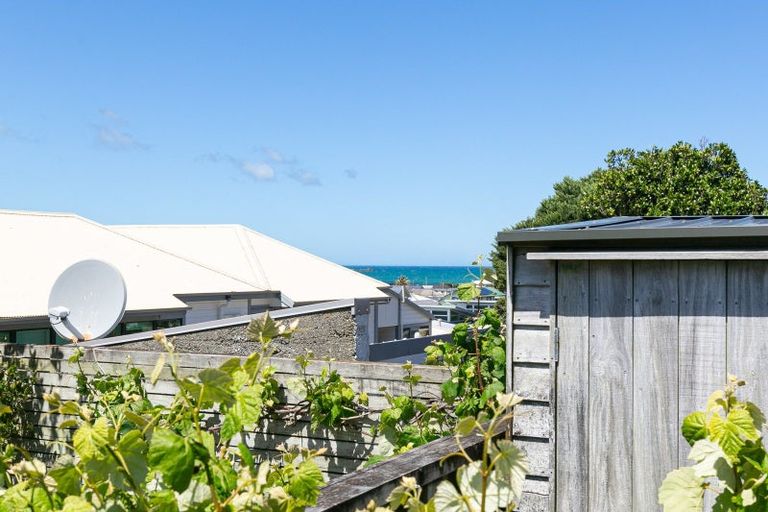 Photo of property in 59 Queens Drive, Lyall Bay, Wellington, 6022