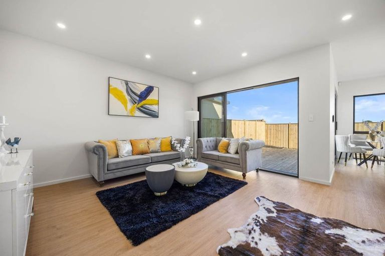 Photo of property in 35 Taipahitini Road, Rosehill, 2113