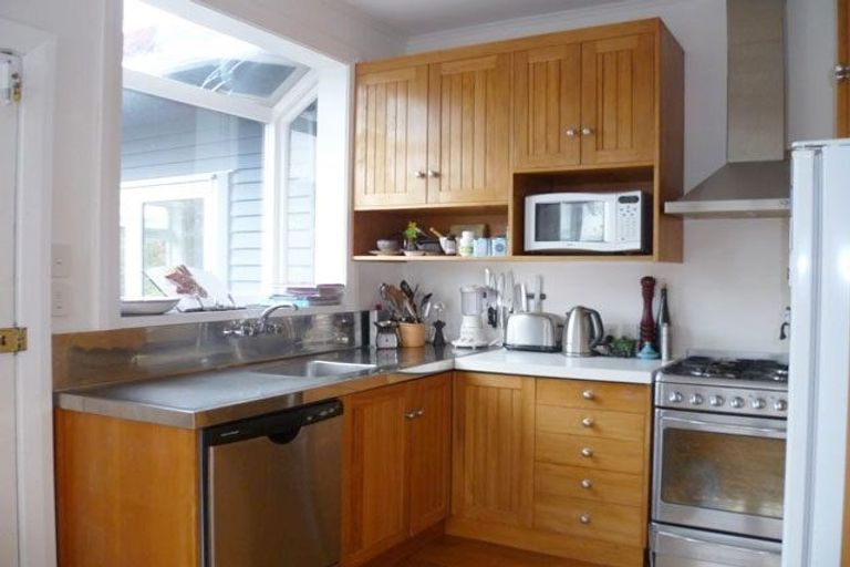 Photo of property in 61 Creswick Terrace, Northland, Wellington, 6012