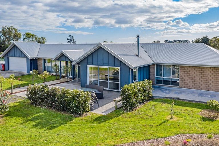 Photo of property in 76 Pohutukawa Drive, Levin, 5571