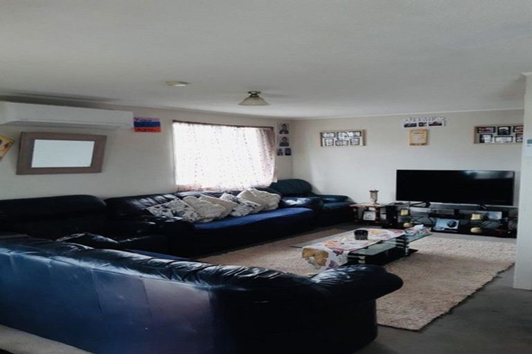 Photo of property in 2 Sparrow Place, Weymouth, Auckland, 2103
