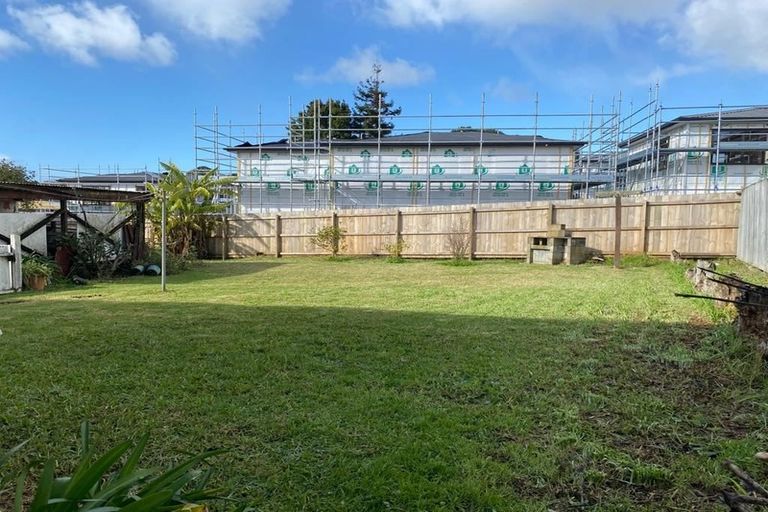Photo of property in 47 Royal View Road, Te Atatu South, Auckland, 0610