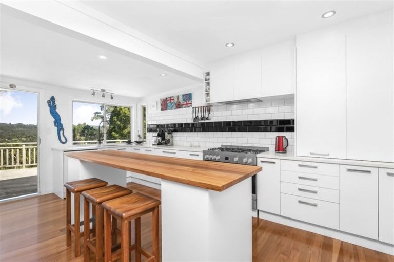 Photo of property in 188 Forest Hill Road, Waiatarua, Auckland, 0612