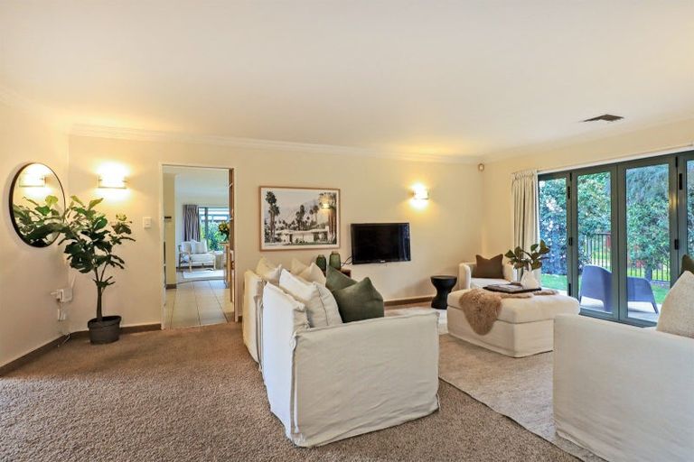 Photo of property in 28 Kensington Drive, Taradale, Napier, 4112