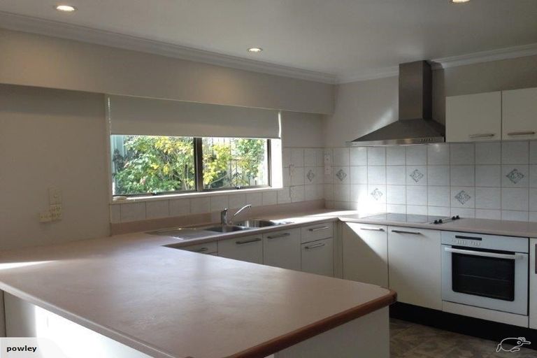 Photo of property in 1 Len Brown Place, Pukekohe, 2120