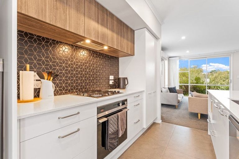 Photo of property in 6 Taitonga Lane, Stanmore Bay, Whangaparaoa, 0932