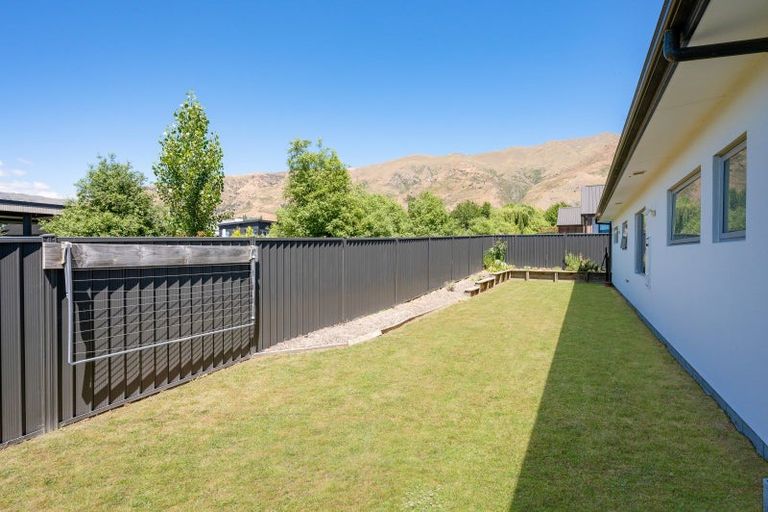 Photo of property in 7 Macandrew Lane, Wanaka, 9305