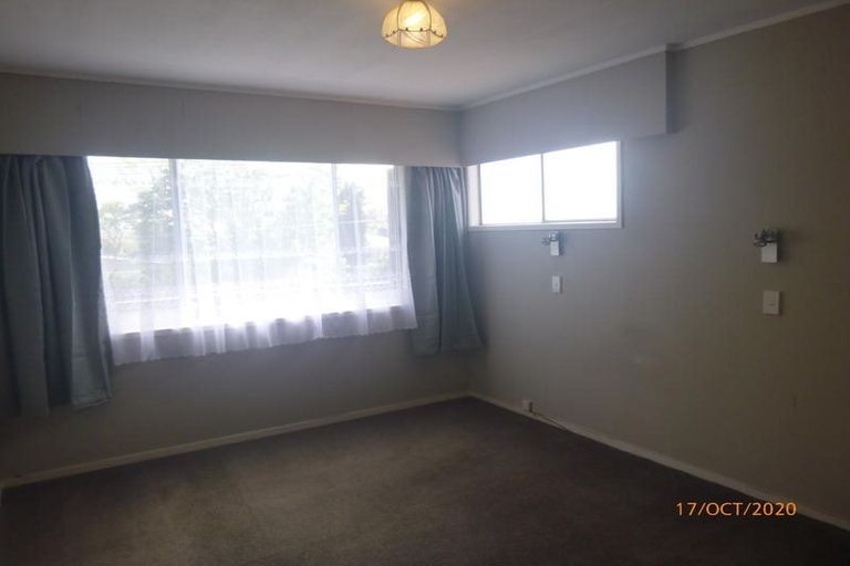 Photo of property in 1b/2 Divich Avenue, Te Atatu South, Auckland, 0610