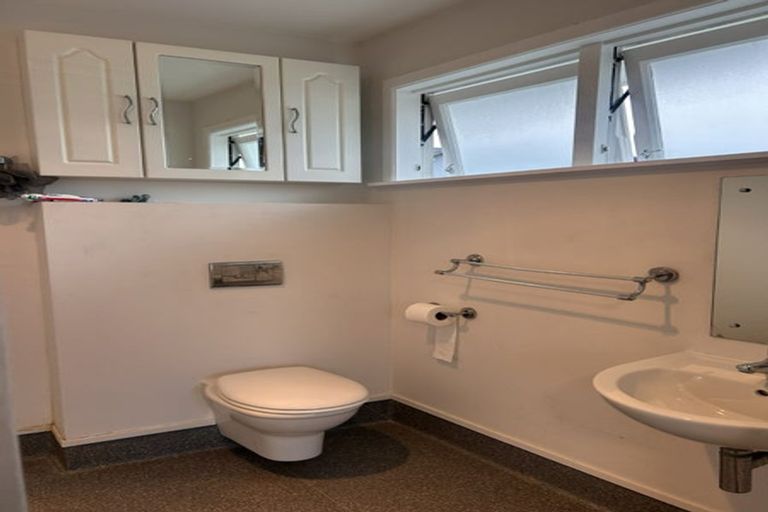 Photo of property in 2a Chapman Road, Te Atatu Peninsula, Auckland, 0610