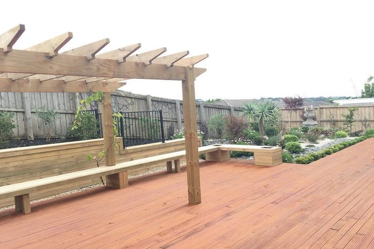 Photo of property in 18 Colliston Rise, Pinehill, Auckland, 0632