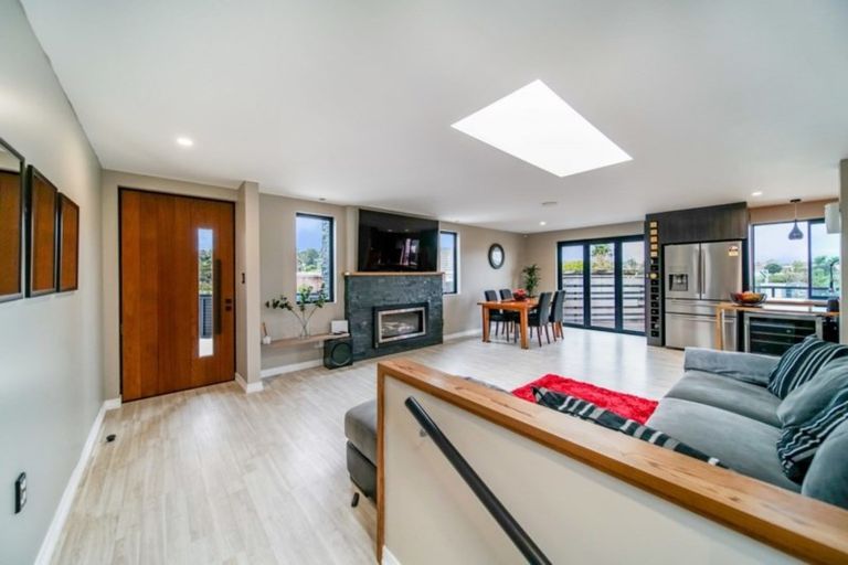 Photo of property in 147 Edgewater Drive, Pakuranga, Auckland, 2010