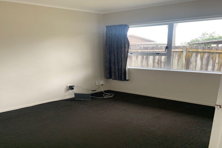 Photo of property in 13 Cyril Crescent, West Harbour, Auckland, 0618