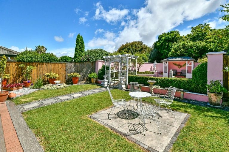 Photo of property in 15 Trossach Place, Wattle Downs, Auckland, 2103