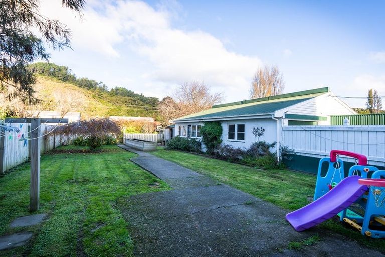 Photo of property in 32 Petherick Street, Taita, Lower Hutt, 5011