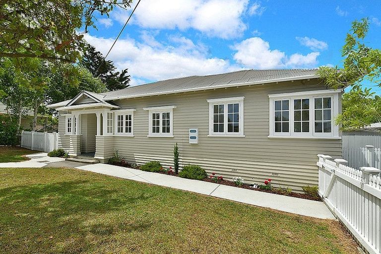 Photo of property in 72 Garfield Road, Helensville, 0800