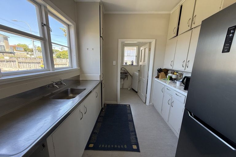 Photo of property in 192 Rathgar Road, Henderson, Auckland, 0610