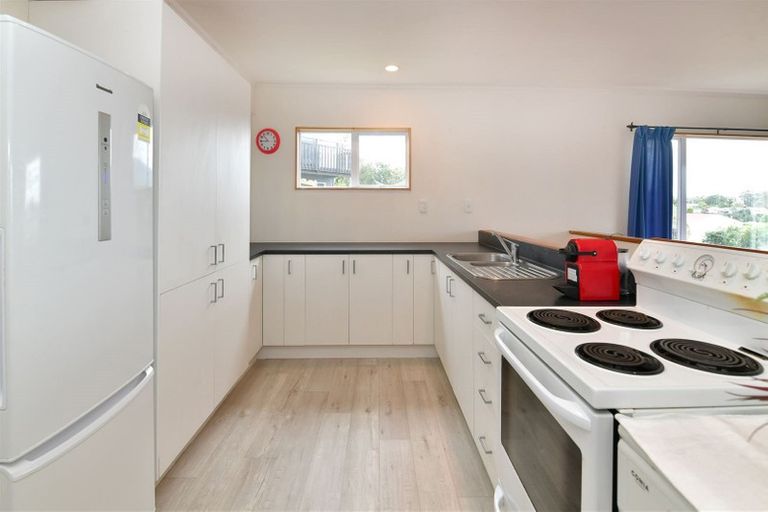 Photo of property in 14a Jean Place, Stanmore Bay, Whangaparaoa, 0932