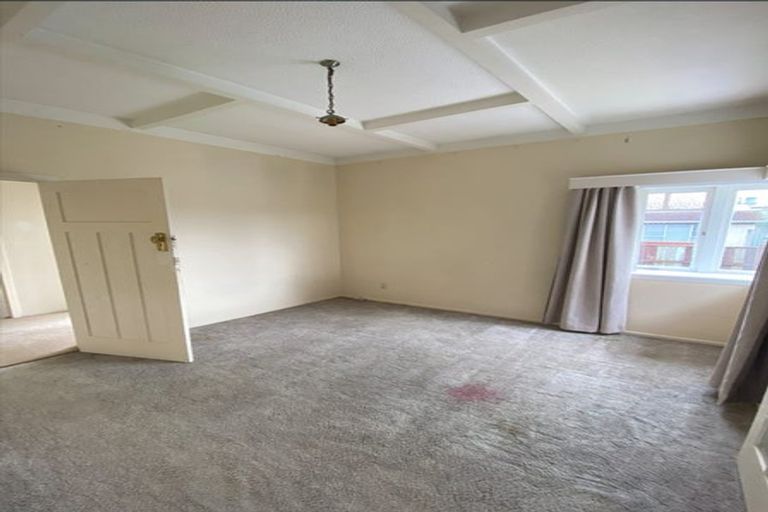 Photo of property in 3170 Great North Road, New Lynn, Auckland, 0600
