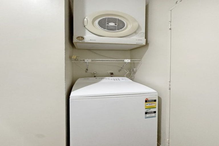 Photo of property in Endeavour Apartments, 19/125u Thorndon Quay, Pipitea, Wellington, 6011