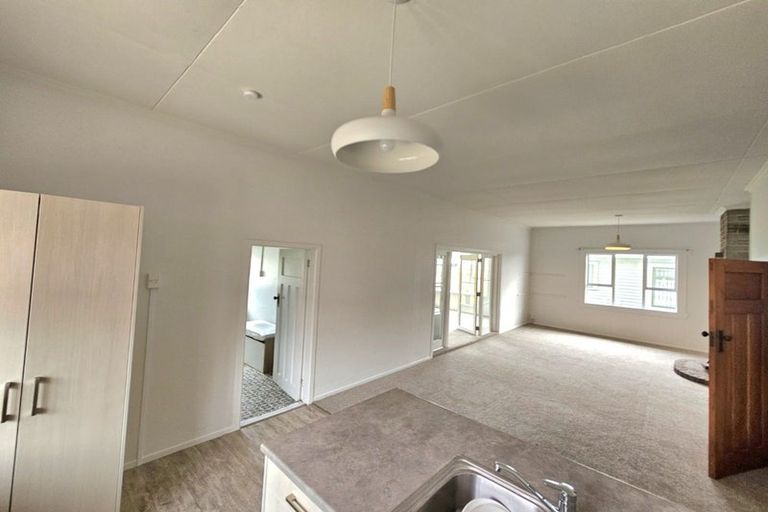 Photo of property in 40 Record Street, Fitzroy, New Plymouth, 4312