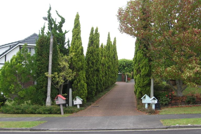 Photo of property in 2/22 Cherub Place, West Harbour, Auckland, 0618