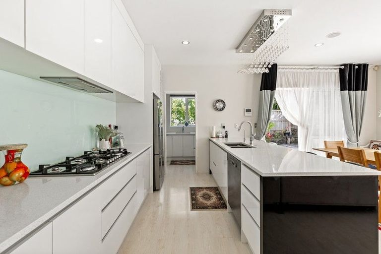 Photo of property in 75 San Valentino Drive, Henderson, Auckland, 0612