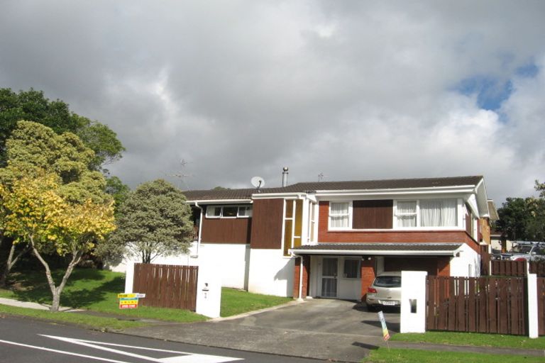 Photo of property in 1 Leewood Place, Pakuranga Heights, Auckland, 2010